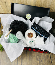 Load image into Gallery viewer, Christmas Spa Basket for Him
