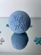 Load image into Gallery viewer, Sparkling Snowflakes Bath bomb

