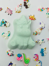 Load image into Gallery viewer, Magic Unicorn bath bomb for kids
